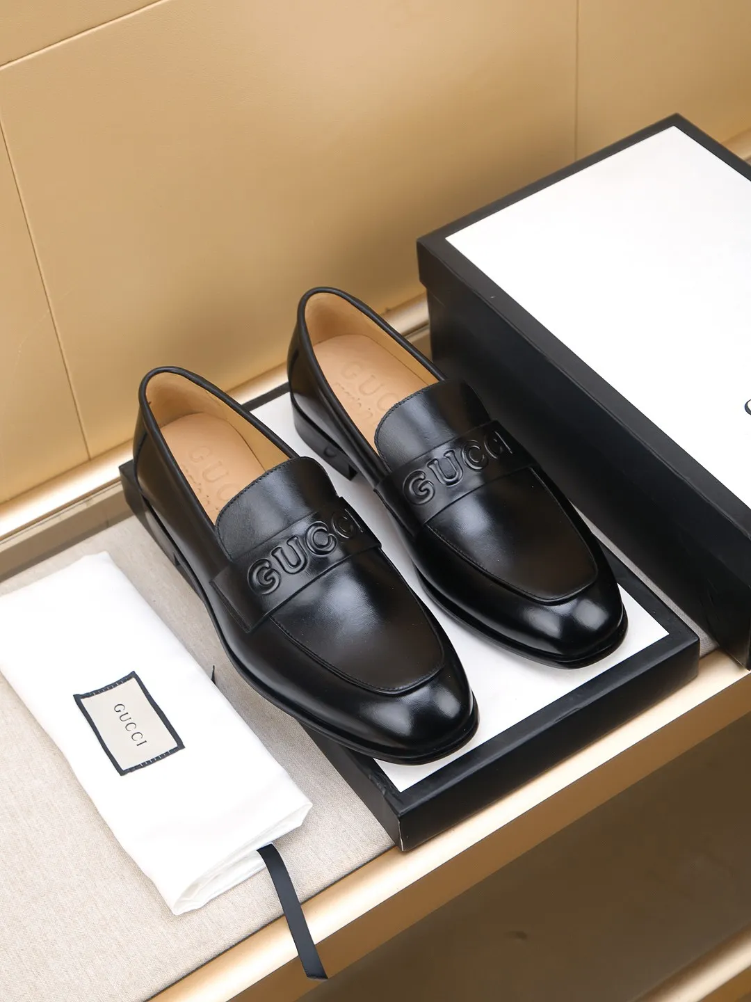 Men's men's shoes 💰460 🆘【GUCCI】Gucci ·🐂里· Hot-selling beanie shoes, top brand luxury, top quality, latest fashion beanie shoes.. The upper is made of original high mercerized smooth cow suede. (Full top layer water-dyed 🐂 leather and lining). The original stylish and stylish soft rubber wear-resistant and non-slip outsole is light and comfortable on the foot, available in 2 colors! Matching code: 39-44 (customized at 38.45.46.47)